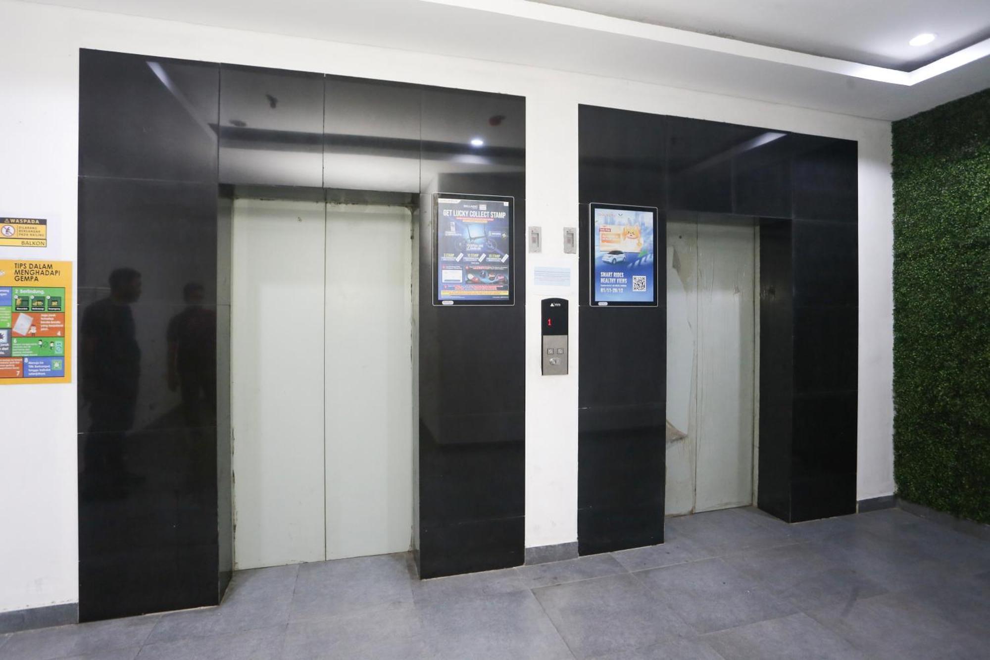 Hotel Collection O Near Golden Formerly Metropolitan Park Bekasi